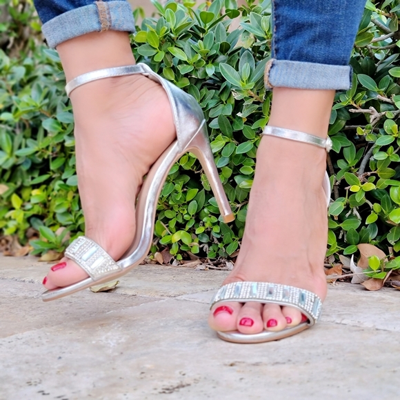 Women's Silver Jeweled Open Toe Heels Sandals - Picture 4 of 6